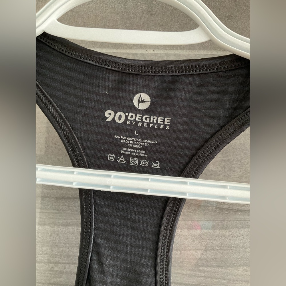 Workout top - Picture 2 of 2